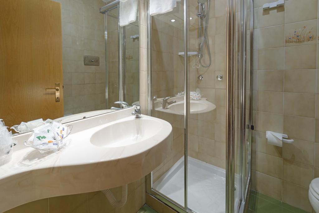 Hotel Bavaria Levico Terme Luaran gambar